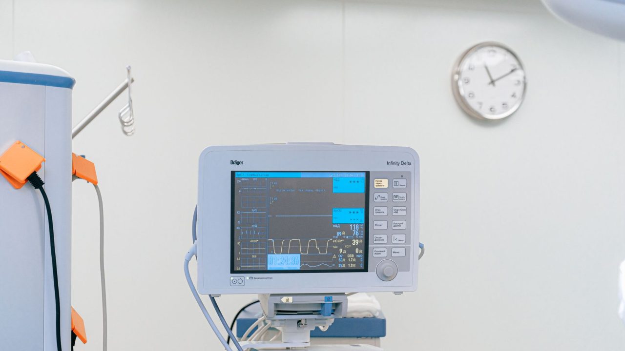 patient monitor hospital room